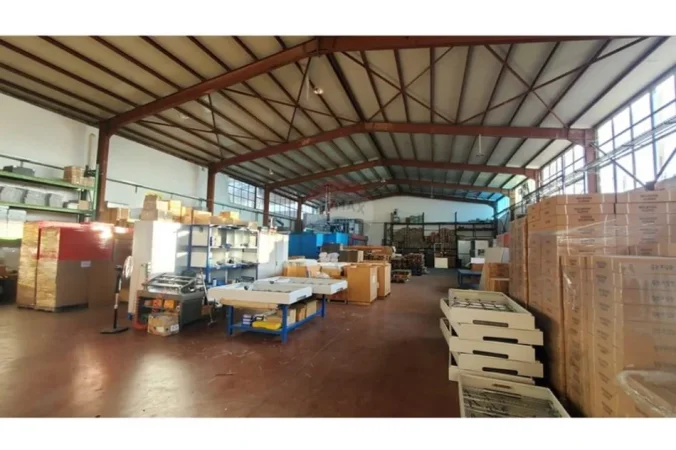 Tirane, shitet , 3.000 m² 2.300.000 € (Autostada Tirane-Durres)