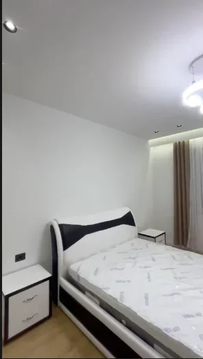 Tirane, jepet me qera apartament 2+1 Kati 4, 106 m² 600 € (paskuqan)