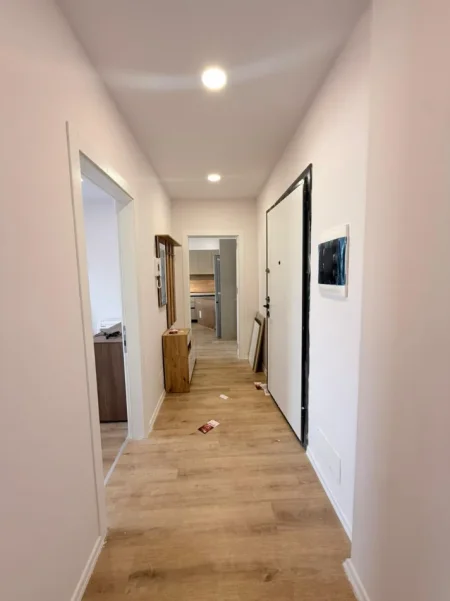 Tirane, jepet me qera apartament 2+1 Kati 8, 92 m² 450 € (Univers City)