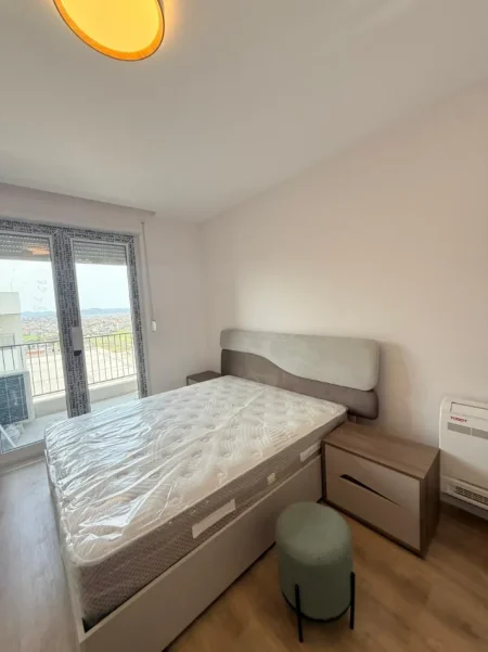 Tirane, jepet me qera apartament 2+1 Kati 8, 92 m² 450 € (Univers City)