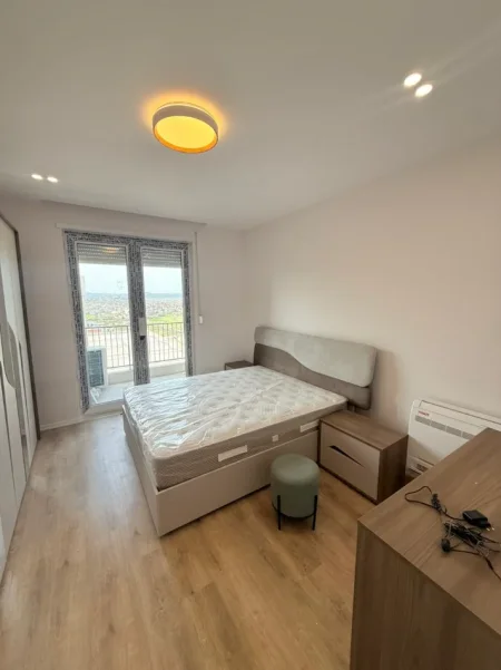 Tirane, jepet me qera apartament 2+1 Kati 8, 92 m² 450 € (Univers City)