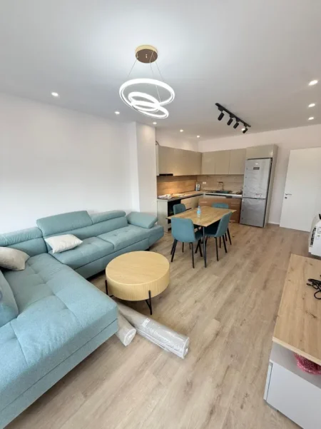 Tirane, jepet me qera apartament 2+1 Kati 8, 92 m² 450 € (Univers City)