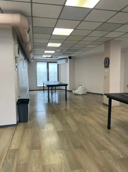 Tirane, jepet me qera zyre Kati 2, 306 m² 3.400 € (RRUGA E DIBRES)