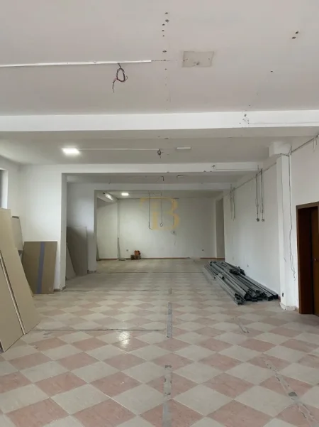 Tirane, jepet me qera ambjent biznesi Kati 0, 450 m² 4.500 € (Ministria e Jashtme)