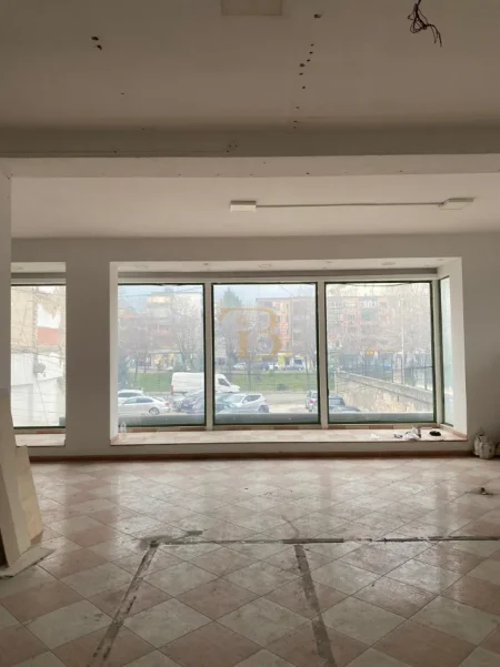 Tirane, jepet me qera ambjent biznesi Kati 0, 450 m² 4.500 € (Ministria e Jashtme)
