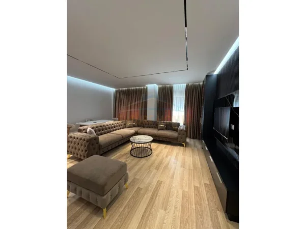 Tirane, jepet me qera apartament 2+1 Kati 6, 130 m² 1.100 € (ZOGU I ZI, RING CENTER)