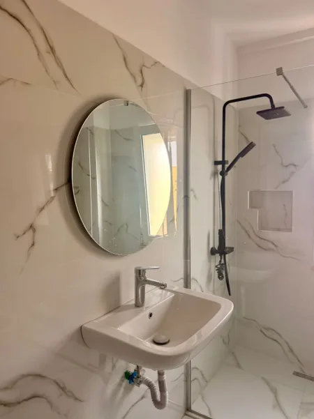 Tirane, shitet apartament 2+1 Kati 6, 76 m² 105.000 € (Perballe Komisariatit Nr 4, Rruga e Dibres)