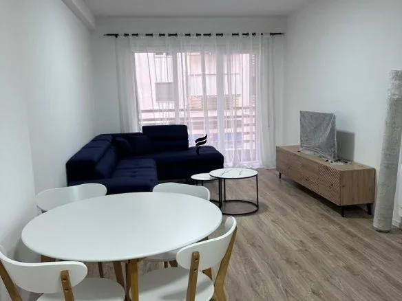 Tirane, jepet me qera apartament 1+1+Ballkon Kati 1, 80 m² 600 € (LAPRAKE)