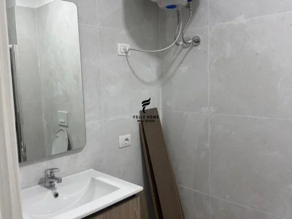 Tirane, jepet me qera apartament 1+1+Ballkon Kati 1, 80 m² 600 € (LAPRAKE)