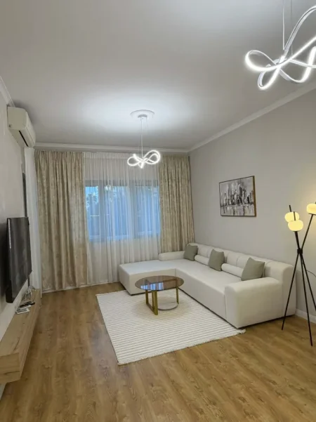 Tirane, shitet nga Pronari, pa-komision apartament 2+1+Aneks+Ballkon Kati 2, 95 m² 167.000 € (vila L astir)