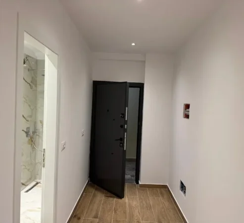Tirane, jepet me qera ambjent biznesi Kati 2, 65 m² 750 € (Bulevardi i Ri)
