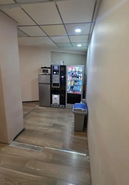 Tirane, jepet me qera ambjent biznesi Kati 1, 306 m² 3.400 € (Sheshi Skenderbej)