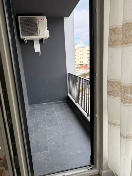 Tirane, jepet me qera apartament 1+1+Ballkon Kati 2, 70 m² 550 € (RRUGA 5 MAJI)