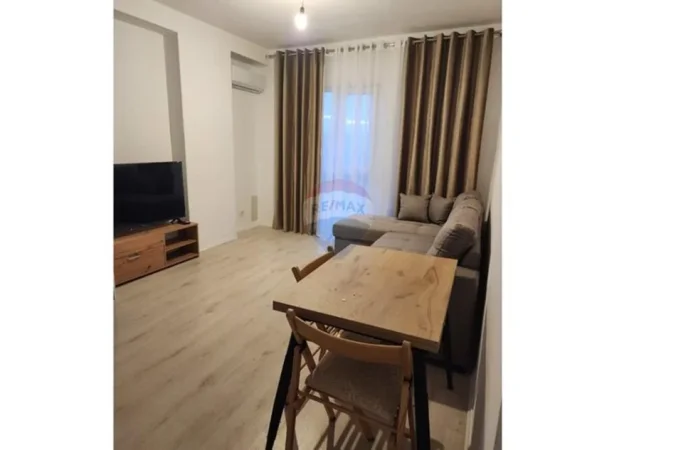 Tirane, jepet me qera apartament 2+1+Ballkon , 90 m² 550 € (univers city)