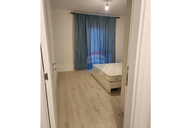 Tirane, jepet me qera apartament 2+1+Ballkon , 90 m² 550 € (univers city)