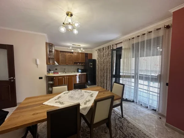 Tirane, shitet apartament 2+1+Ballkon Kati 6, 160 m² 335.000 € (Ish Tregu Elektrik)