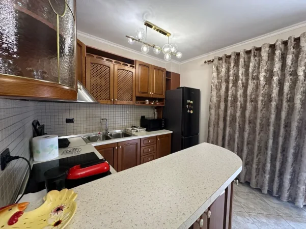 Tirane, shitet apartament 2+1+Ballkon Kati 6, 160 m² 335.000 € (Ish Tregu Elektrik)