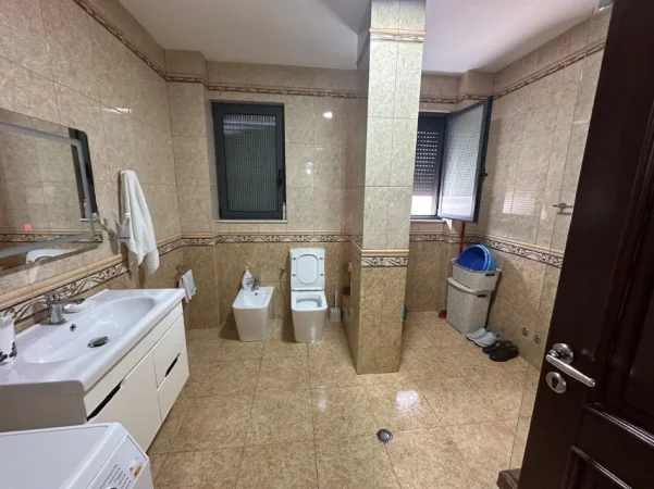 Tirane, shitet apartament 2+1+Ballkon Kati 6, 160 m² 335.000 € (Ish Tregu Elektrik)