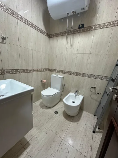 Tirane, shitet apartament 2+1+Ballkon Kati 6, 160 m² 335.000 € (Ish Tregu Elektrik)