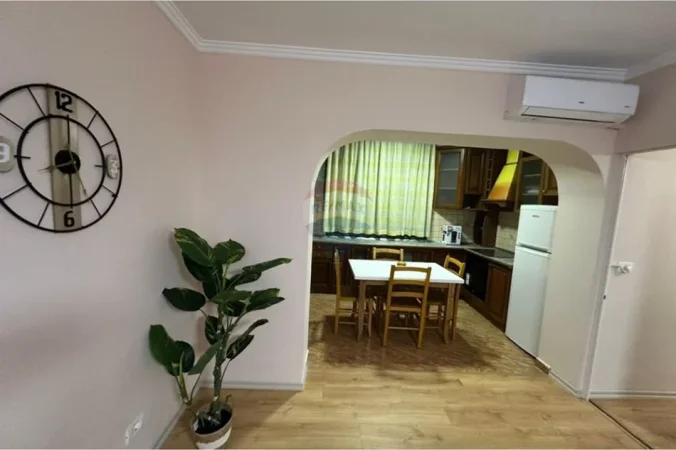 Tirane, jepet me qera apartament 2+1+Ballkon , 81 m² 650 € (ish fusha e aviacionit)