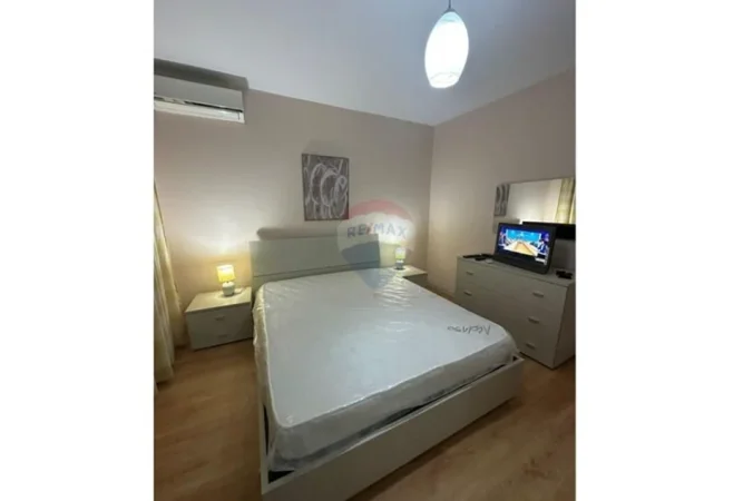 Tirane, jepet me qera apartament 2+1+Ballkon , 81 m² 650 € (ish fusha e aviacionit)