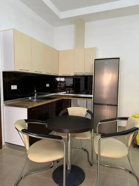 Durres, jepet me qera apartament 1+1 Kati 1, 380 € (Plazh, Durres)