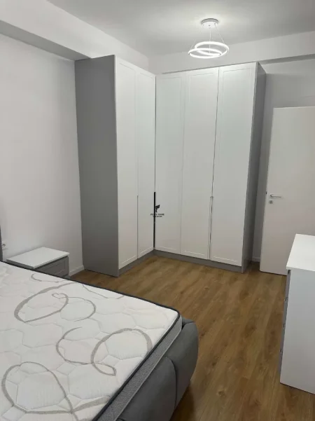 Tirane, jepet me qera apartament 1+1 Kati 7, 60 m² 400 € (ALI DEMI)