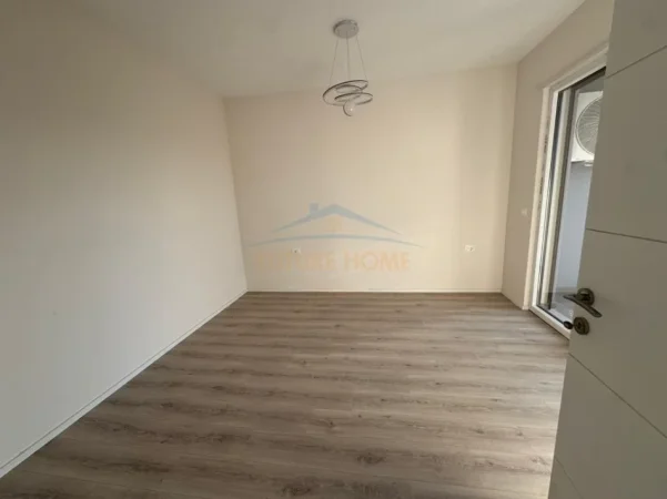 Tirane, jepet me qera apartament 1+1 per zyre Kati 4, 57 m² 400 € (Jordan Misja)