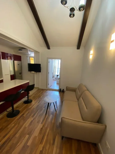 Tirane, jepet me qera apartament 1+1 Kati 7, 60 m² 500 € (KODRA E DIELLIT)