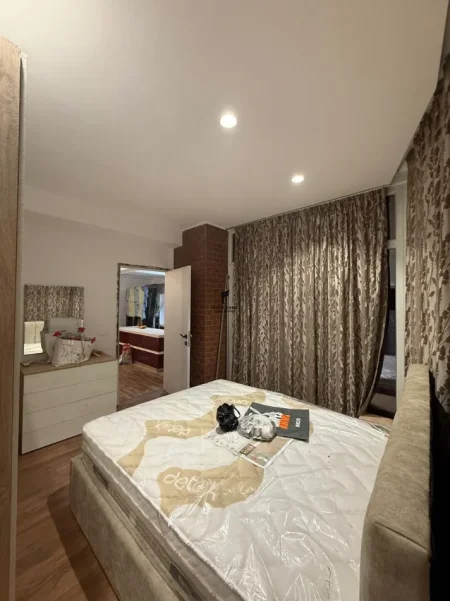 Tirane, jepet me qera apartament 1+1 Kati 7, 60 m² 500 € (KODRA E DIELLIT)