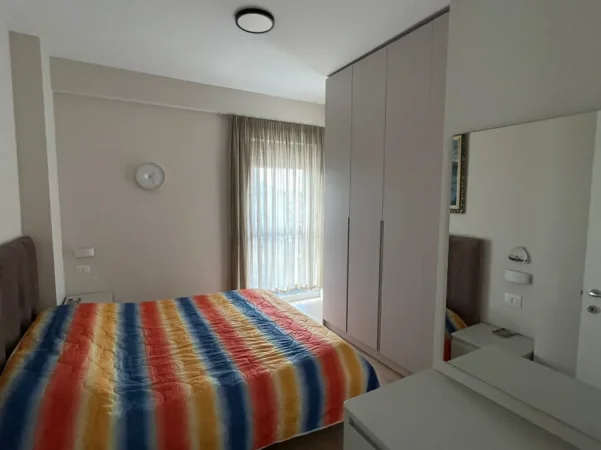 Tirane, jepet me qera apartament 2+1+Ballkon Kati 7, 104 m² 1.100 € 