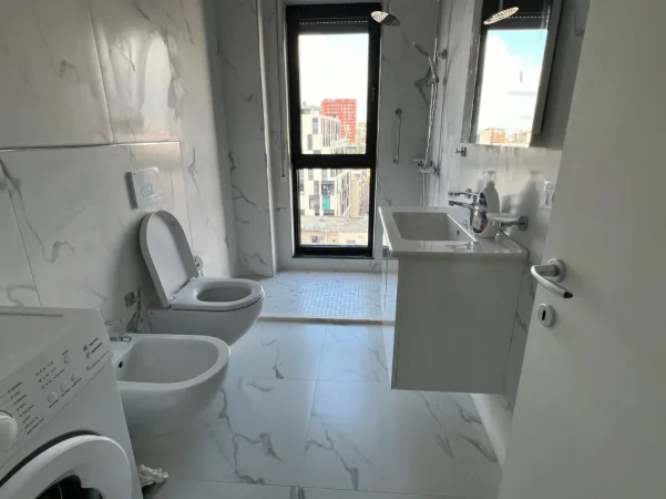 Tirane, jepet me qera apartament 2+1+Ballkon Kati 7, 104 m² 1.100 € 