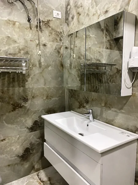 Tirane, jepet me qera apartament 2+1 , 90 m² 850 € (kopshti zoologjik)