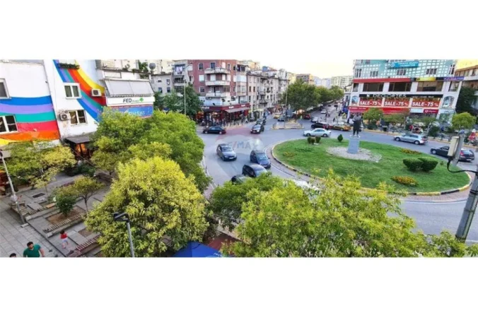 Tirane, shitet dyqan , 340 m² 1.150.000 € 