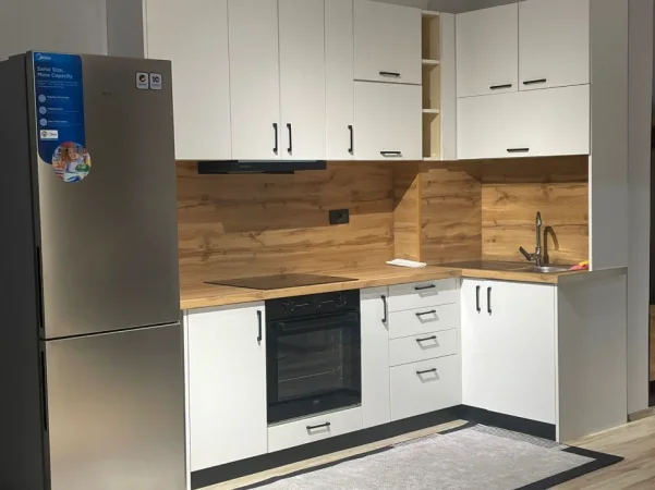 Tirane, jepet me qera apartament 2+1+Ballkon Kati 5, 110 m² 700 € (KODRA E DIELLIT)