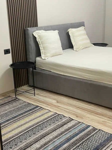 Tirane, jepet me qera apartament 2+1+Ballkon Kati 5, 110 m² 700 € (KODRA E DIELLIT)