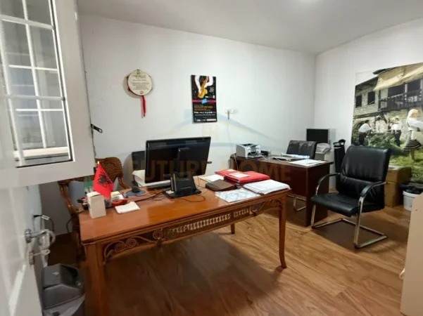 Tirane, jepet me qera zyre Kati 2, 69 m² 1.000 € (Qender,)