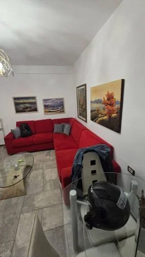Tirane, jepet me qera apartament 2+1 Kati 3, 65 m² 550 € (medrese)