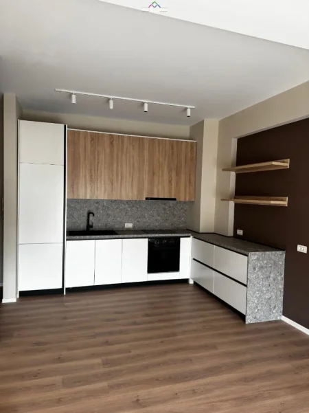 Tirane, jap me qera zyre Kati 6, 65 m² 520 € (Brryli, prane Shkolles Niket Dardani)