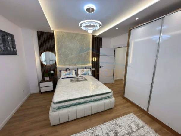 Tirane, shes apartament 2+1+Aneks+Ballkon Kati 7, 116 m² 265.000 € (Pallati me shigjeta)