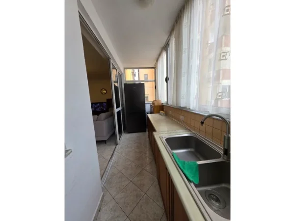 Tirane, jepet me qera apartament 3+1 Kati 5, 109 m² 750 € (Rruga Siri Kodra)