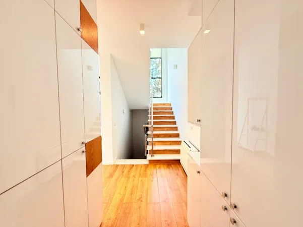 Tirane, jepet me qera Vile 3 Katshe , 620 m² 3.000 € (TEG – Tirana East Gate)