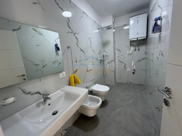 Tirane, jap me qera apartament 1+1 Kati 4, 57 m² 400 € 