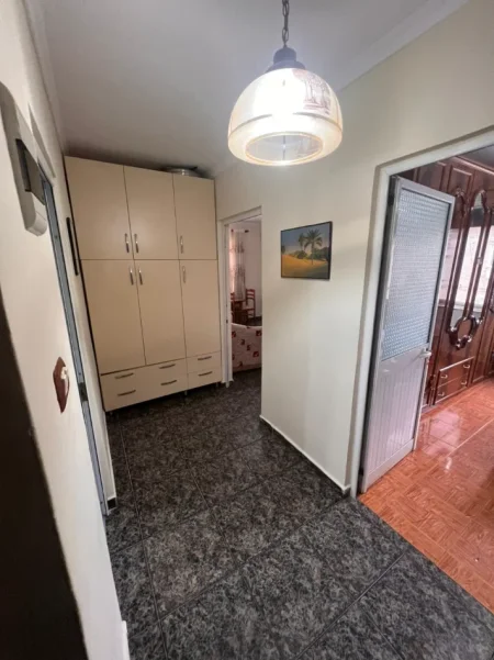 Tirane, shitet apartament 1+1+Aneks+Ballkon Kati 4, 53 m² 117.000 € (rruga e kavajes , 21 dhjetori)