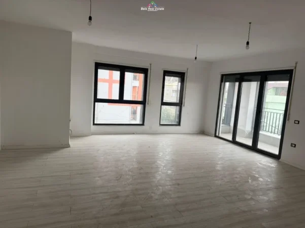 Tirane, jepet me qera zyre Kati 2, 126 m² 950 € 