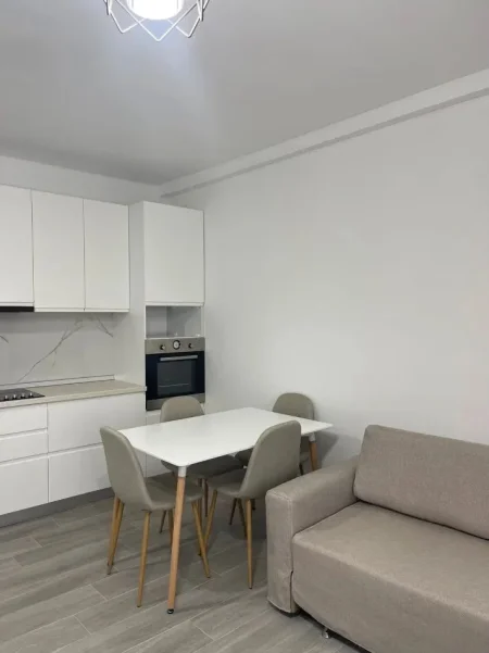 Tirane, jepet me qera apartament 3+1+Ballkon Kati 2, 120 m² 550 € (RRUGA 5 MAJI)