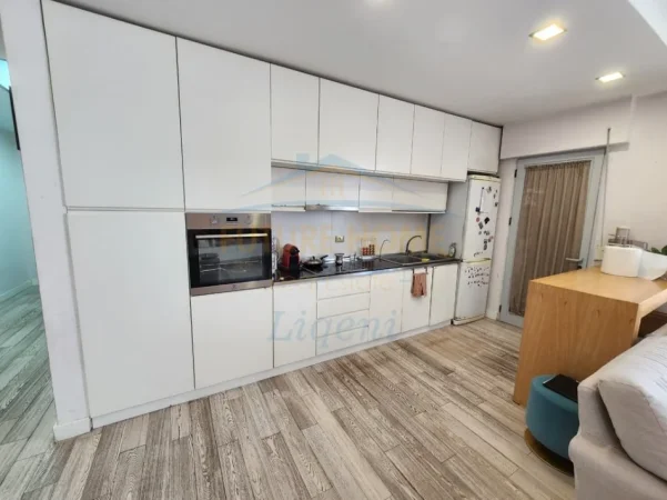 Tirane, shitet apartament 3+1+Ballkon Kati 3, 138 m² 315.000 € (Liqeni i Thate)