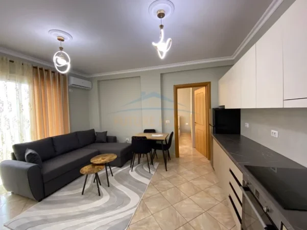 Tirane, jepet me qera apartament 2+1 Kati 7, 90 m² 600 € (Unaza e Re (Pranë Hotel El Sahara))