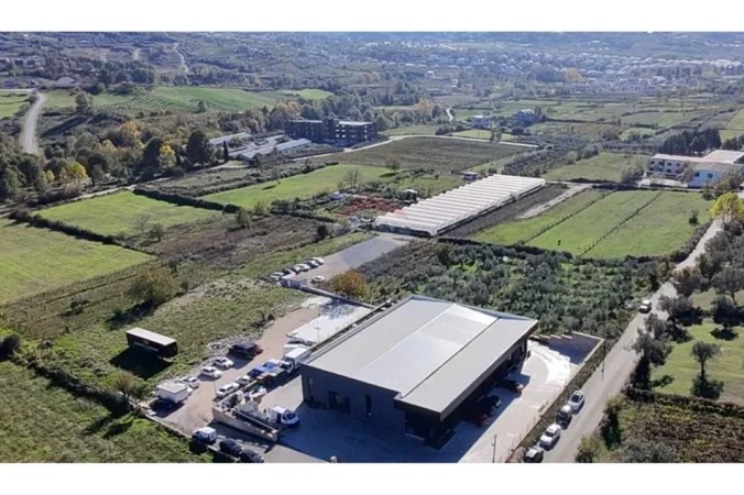 Tirane, jepet me qera magazine , 3.000 m² 3.000 €