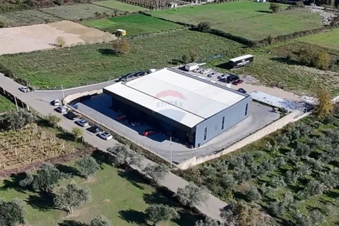 Tirane, jepet me qera magazine , 3.000 m² 3.000 €